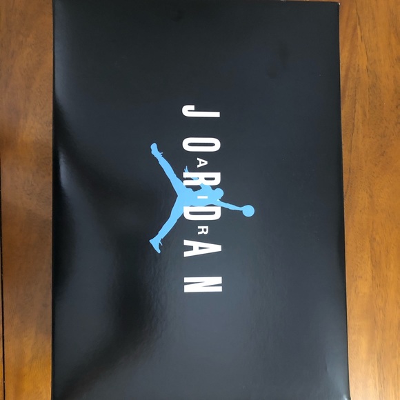 Jordan Legend Blue 11 Retro Lows - Picture 3 of 9